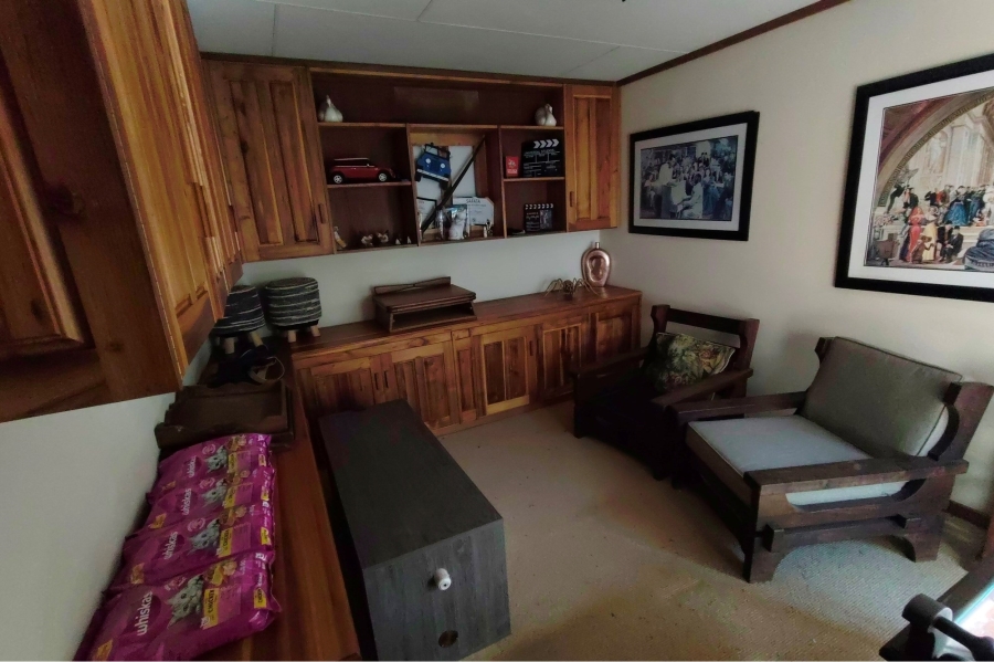 4 Bedroom Property for Sale in Leeuwenkloof North West